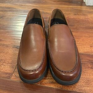 I pair of brown dress shoes new without tags/box